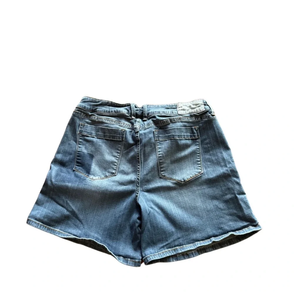 The Limited Stretch Denim Shorts – Size 18 – Good Condition